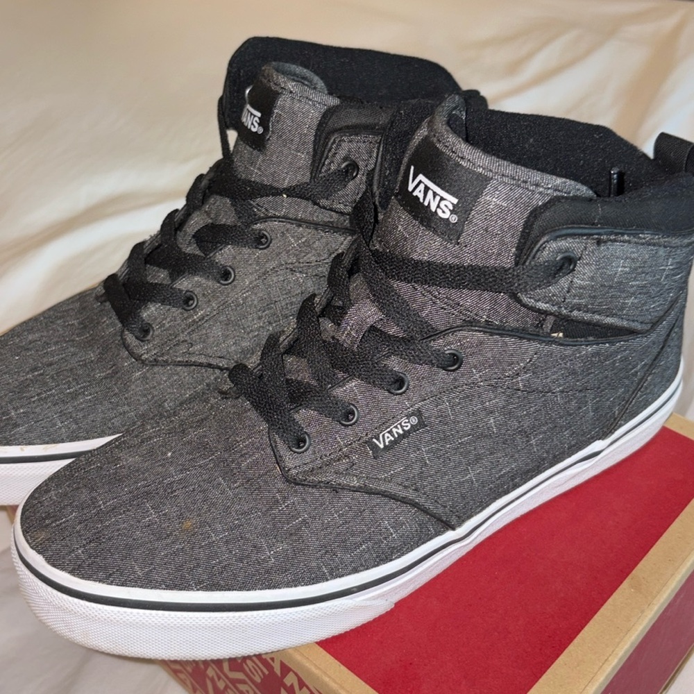 Size 7Y Boy/Girl High Top Vans